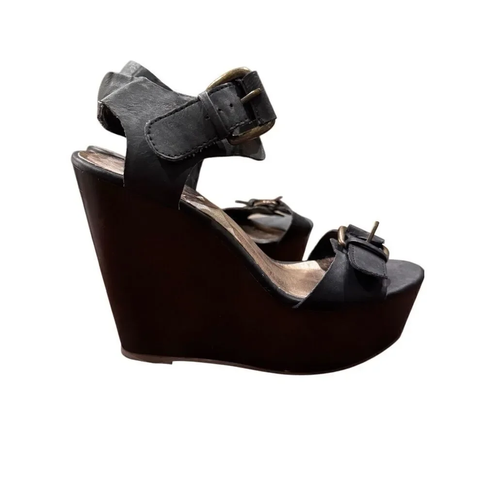 Madden Girl 5.5 inch platform strappy sandals size 9